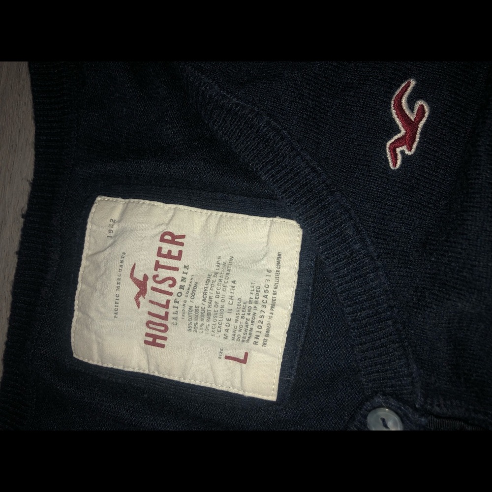 HOLLISTER LONG SLEEVE CROP TEE